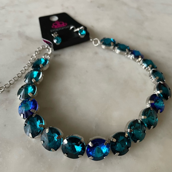 NWT- Paparazzi - blue jeweled necklace and earrings set - Picture 3 of 5